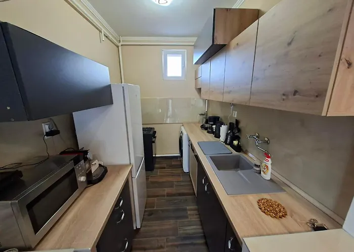 Ilona Vendeghaz - Kisar